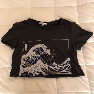 dark gray cropped wave graphic tee